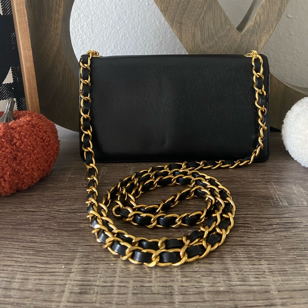 Vintage Chanel Pearl Crush Wallet Chain Black Leather on Gold Tone Chain - Picture 4 of 10